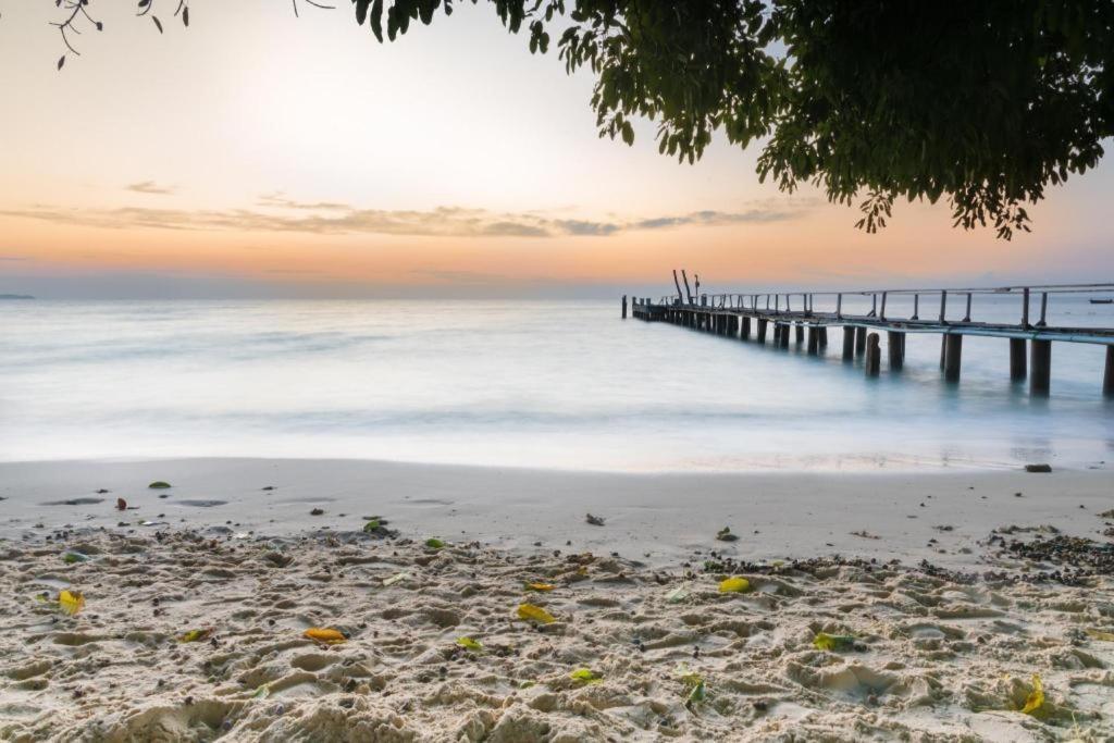 Sawasdee Coco Resort Koh Samet Bagian luar foto